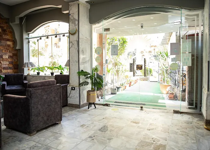 فندق Golden Sun -